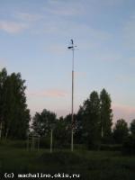 флюгер сзади школы