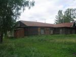 Старая церковь в центре села